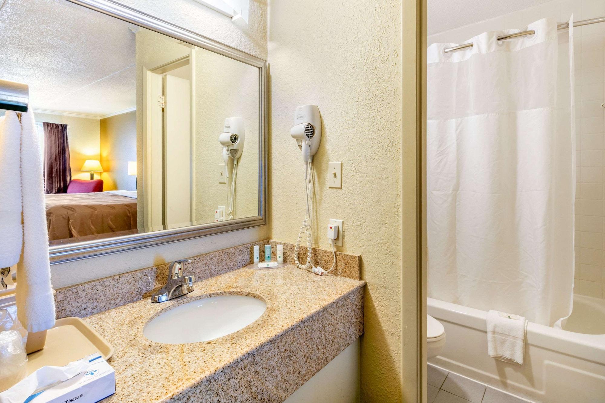 Quality Inn Манчестер Екстер'єр фото