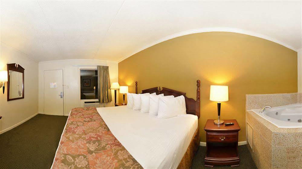 Quality Inn Манчестер Екстер'єр фото